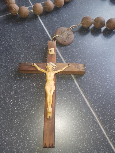 Rosario De Madera Usado Buen Estado Para Colgar 1