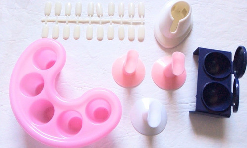 Set Manicuria 7 Artículos Cubeta Apoya Esmalte Muestrario .. 1