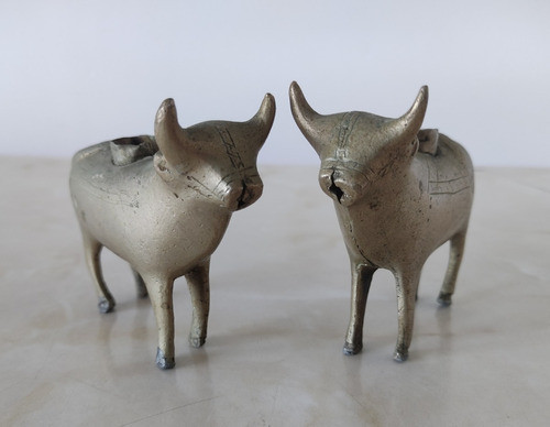 Tinteros En Bronce Con Forma De Ganado Vacuno 0
