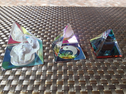 3 Pirámides En Vidrio Tornasolado Se Venden Juntas 0