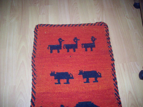 Hermosos Tapices Cuyanos Pura Lana Color Rojo X Dos Unidades 1