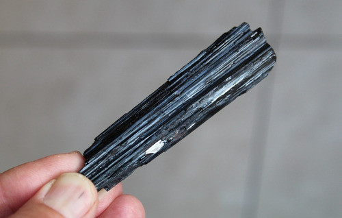 Turmalina Negra Piedra Mineral En Bruto - Largo 9,0 Cms 0
