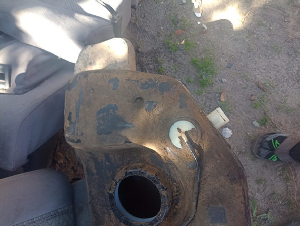 Tanque De Combustible Nissan Tiida 2014 Sedan 0