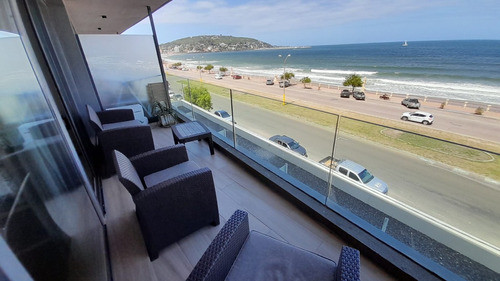 Apartamento En Alquiler En Piriapolis, Frente Al Mar 0