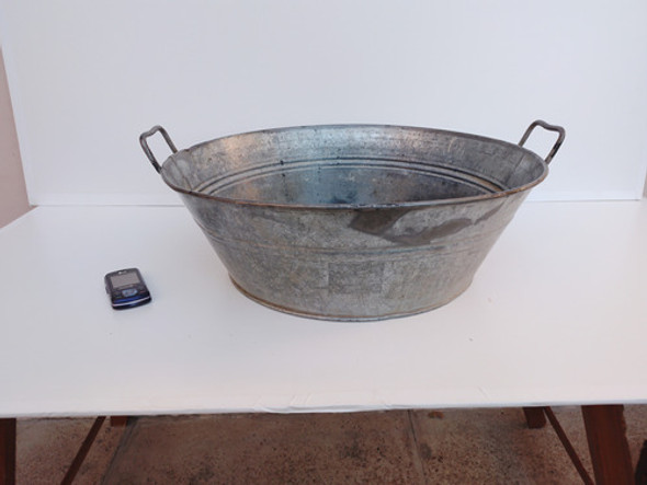 Antiguo Fuenton De Chapa Galvanizada Mediano Con Perdida 1