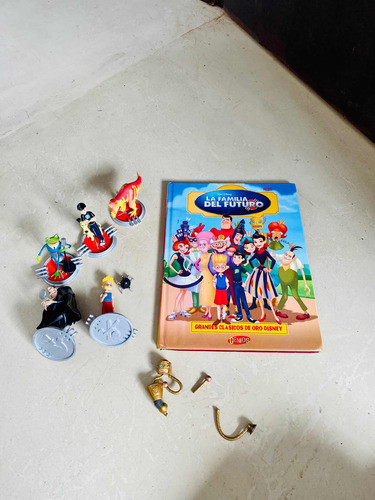 Muñequitos Y Libro De La Familia Del Futuro Disney 0