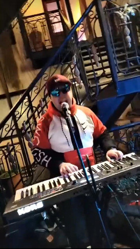 Show De Cumbia En Vivo. Cantante Y Tecladista Sale Captura 0