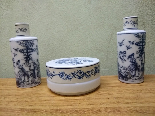 Juego De Tres Piezas Para Toilete 2 De Locion Y Otro Jabón 0