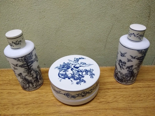 Juego De Tres Piezas Para Toilete 2 De Locion Y Otro Jabón 1