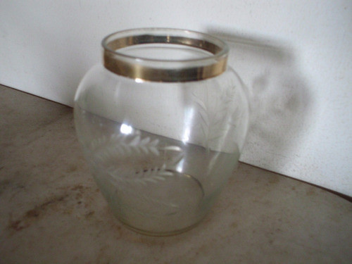 Antiguo Florero Vidrio Con Dibujos Tallados,borde Dorado 0