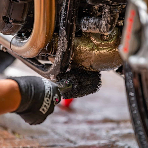 Cepillo Para Limpiar Llantas Discos Freno Moto Auto Muc Off 1