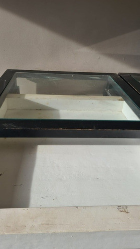 Mesa Quadrada Em Madeira, Com Gaveta, Rodinha E Vidro. 1