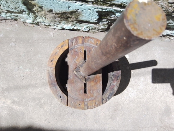 Cilindro De Madera Con Soporte De Hierro  25cm De Diámetro 1 Cilindro De Madera Con Soporte De Hierro  25cm De Diámetro 1