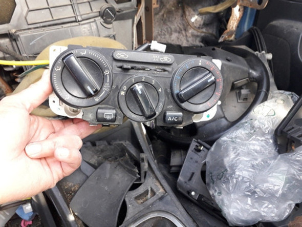 Tapizado Nissan Tiida Chofer 1