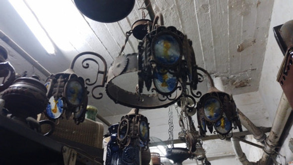 Araña Antigua Estilo Medieval Con Detalle 0