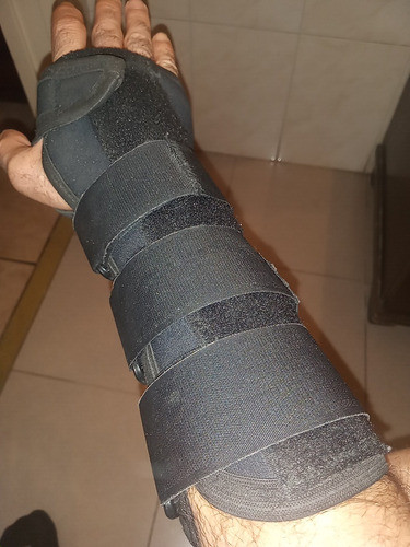 Ferula Inmovilizador Largo Muñeca Brazo Derecho. Ortopedico 0