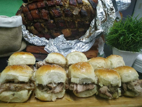 Pernil De Cerdo Para 10 Personas + Panes + Salsas 1