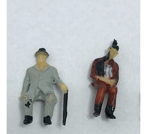 Nico 8 Personajes Sentados Plasticos Pintados 1/87 (pvh 61) 1