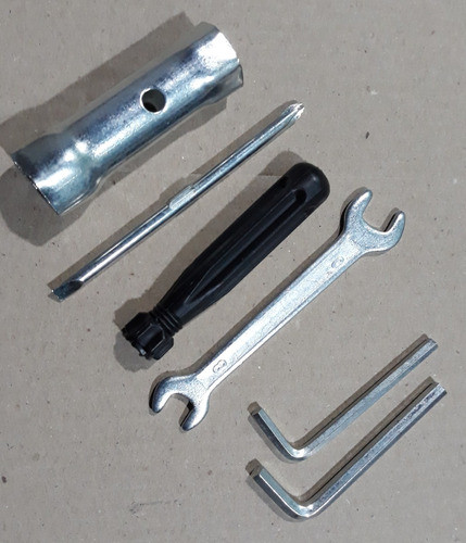 Saca Bujías, Destornillador, Llaves Allen Y Llave Doble 1