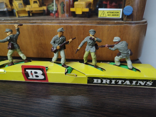 Soldados Alemanes Herald Britains Con Exibidor 1