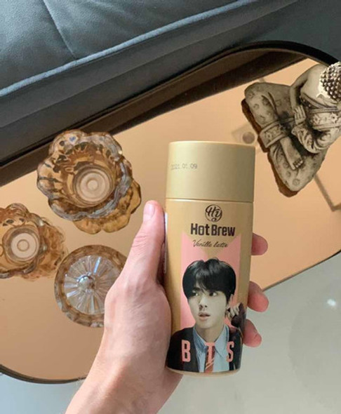 Garrafa Bts Hot Brew Vanilla Latte 270ml Exclusivo Limitada 0 Garrafa Bts Hot Brew Vanilla Latte 270ml Exclusivo Limitada 0