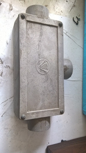 Caja Aluminio Delga Tres Salidas Roscadas 1
