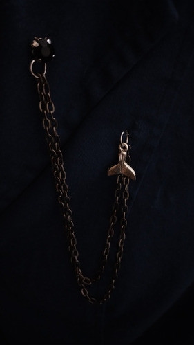 Prendedor Con Cadena Ballena Y Gema Negra Chica Para Camisa 0