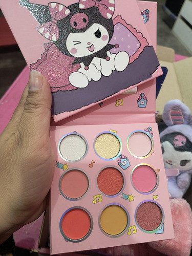 Kit De Maquillaje Kuromi Sombras Peluche Vincha Lipgloss 1