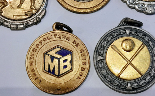 Lote 11 Medallas Béisbol Japon Nipon Deporte Atletismo 1