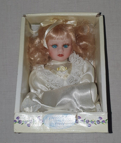 Muñeca De Porcelana Pintada A Mano Importada Y De Colección 0