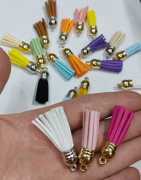 Pingente Franja Tassel Couro Sintético Branco/ Dourado -10un 1