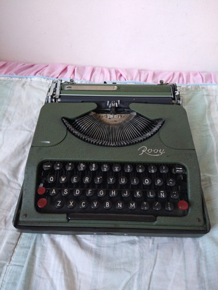 Máquina Escribir Antigua Rooy Francesa Portátil Ultraplana 1
