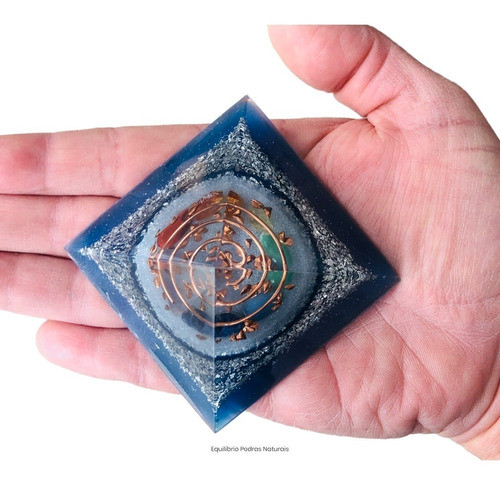 Orgonite Pirâmide 7 Chakras Pedras Naturais 4x7x7cm 1