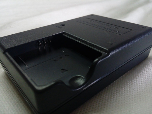 Cargador De Batería  Olympus 4.2v 700ma 1