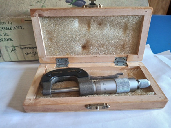 Micrometer Essex 0 - 25 Mm. 1