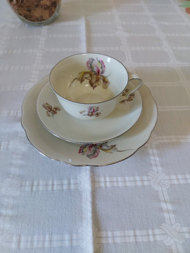 Porcelana Kahla Antiga Xícara De Chá E Prato De Bolo 0