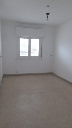 Carlos De La Vega Y B. Riquet - Casa De Altos 1 Dorm C/tza 1