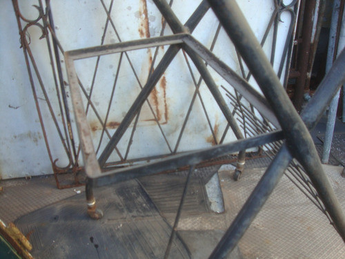 Antigua Mesa Esqueleto De Hierro 57cm X 52cm X 81cm Alto 1