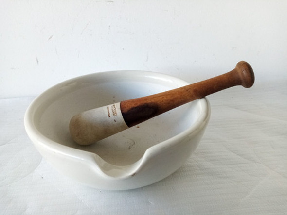 Antiguo Mortero De Porcelana Con Mano 1