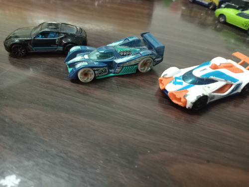 Autitos Hotweels X 3 Hermosos 1