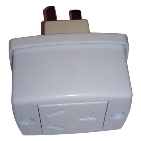 Adaptador Toma Comun A Toma 20 Amp.(ficha Enchufe Grande). 0