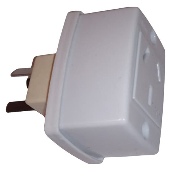 Adaptador Toma Comun A Toma 20 Amp.(ficha Enchufe Grande). 1