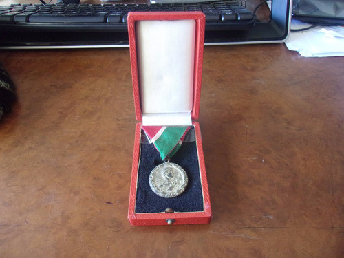 Medalla Metal Plateado En Caja Condecoracion 0