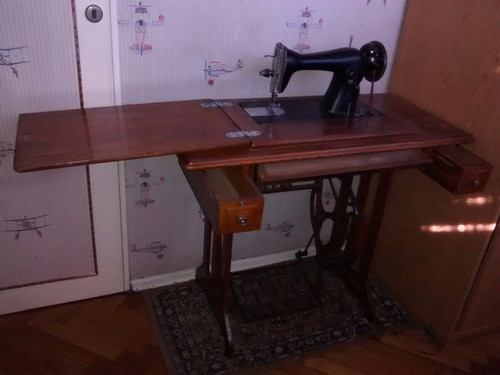 Maquina De Coser Antigua 1