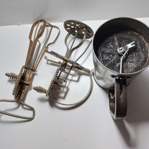 Batidoras Manuales Y Cernidor Antuiguo 1