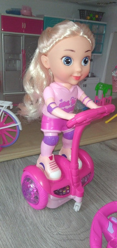 Muñeca En Scooter 1