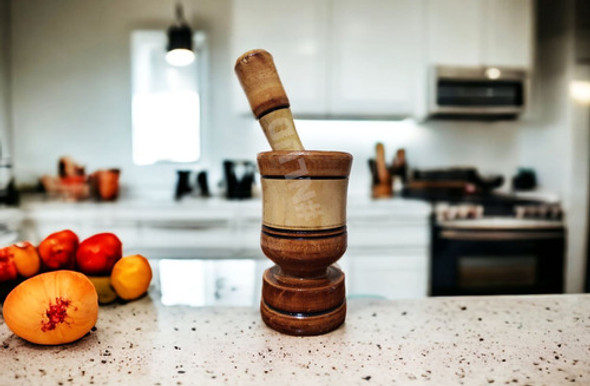 Pilão De Madeira Grande Fino Acabamento Trabalhado 1