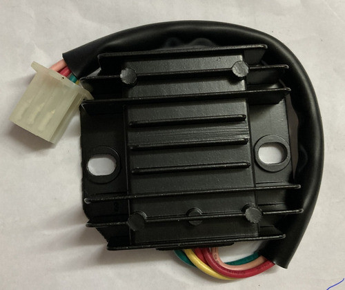 Regulador De Voltaje Con Luz Encendida Ficha Hembra Moto 46 0