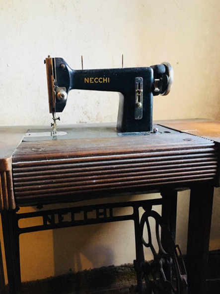 Máquina De Coser, Antigua Vintage Necchi Oferta 1 Máquina De Coser, Antigua Vintage Necchi Oferta 1