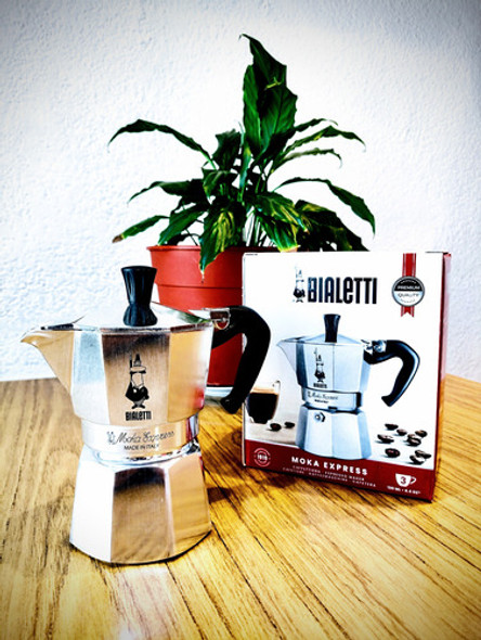Bialetti Moka 3 Tazas + Cafe Illy Molido 125 Grs Promocion 1 Bialetti Moka 3 Tazas + Cafe Illy Molido 125 Grs Promocion 1